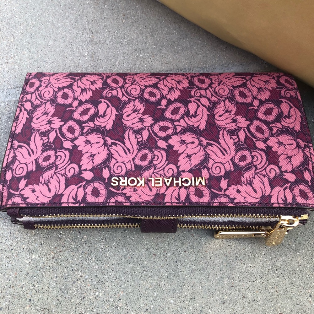 Michael Kors double zip Smartphone wristlet wallet - Picture 4 of 8